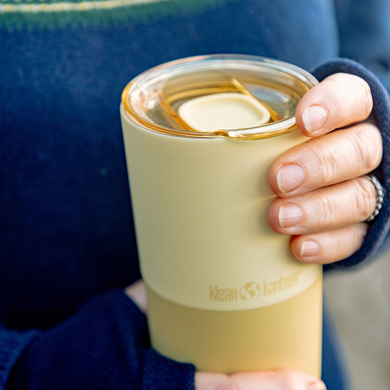 daily-on-the-go-set-k2 16oz_rise_tumbler_wax_yellow_closeup_hand_lid_square.jpg