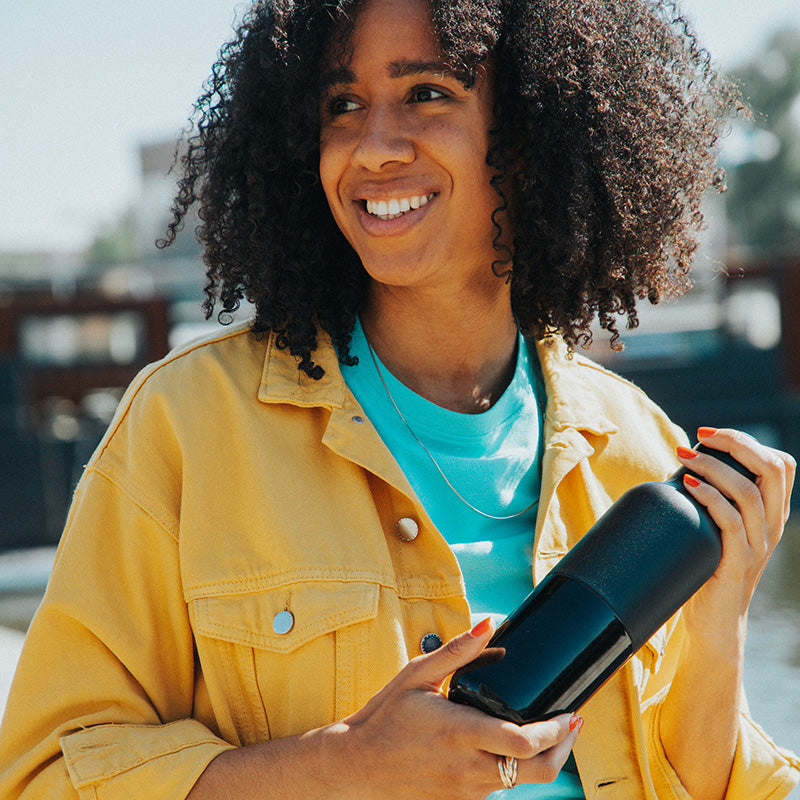 daily-on-the-go-set-k2 20oz_rise_classic_insulated_bottle_black_woman_smile_square.jpg