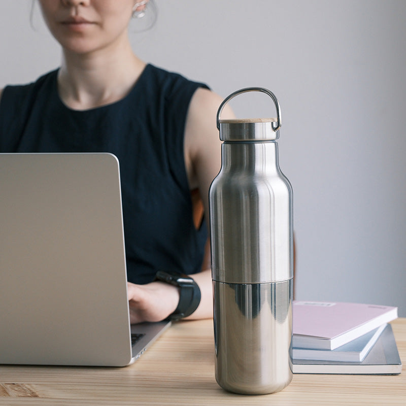 20oz-rise-reflect-with-bamboo-cap-q9 20oz_rise_reflect_desk_laptop_square.jpg