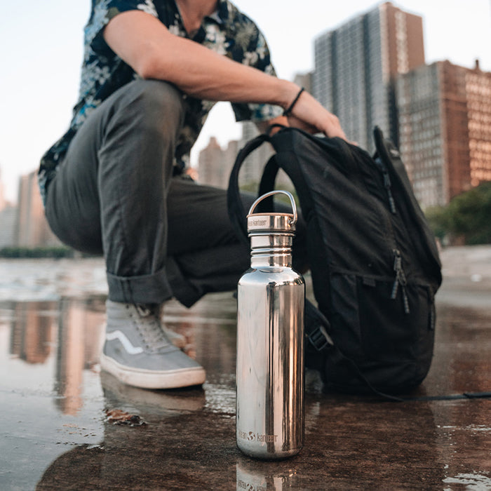 27oz-reflect-with-bamboo-cap-f9 K27SSLRF-MS-BAMBOO_reflect-bottle_city_lifestyle_ff882516-9bd8-49cf-b515-736a0a9c889f.jpg
