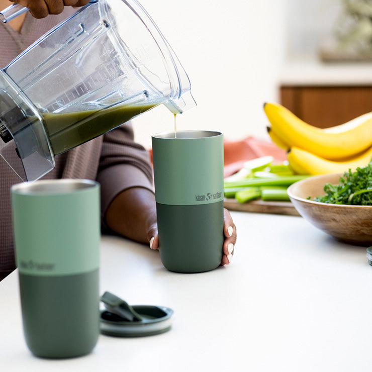 smoothie-set-a6 smoothie_kit_rise_tumbler_smoothie_pour.jpg