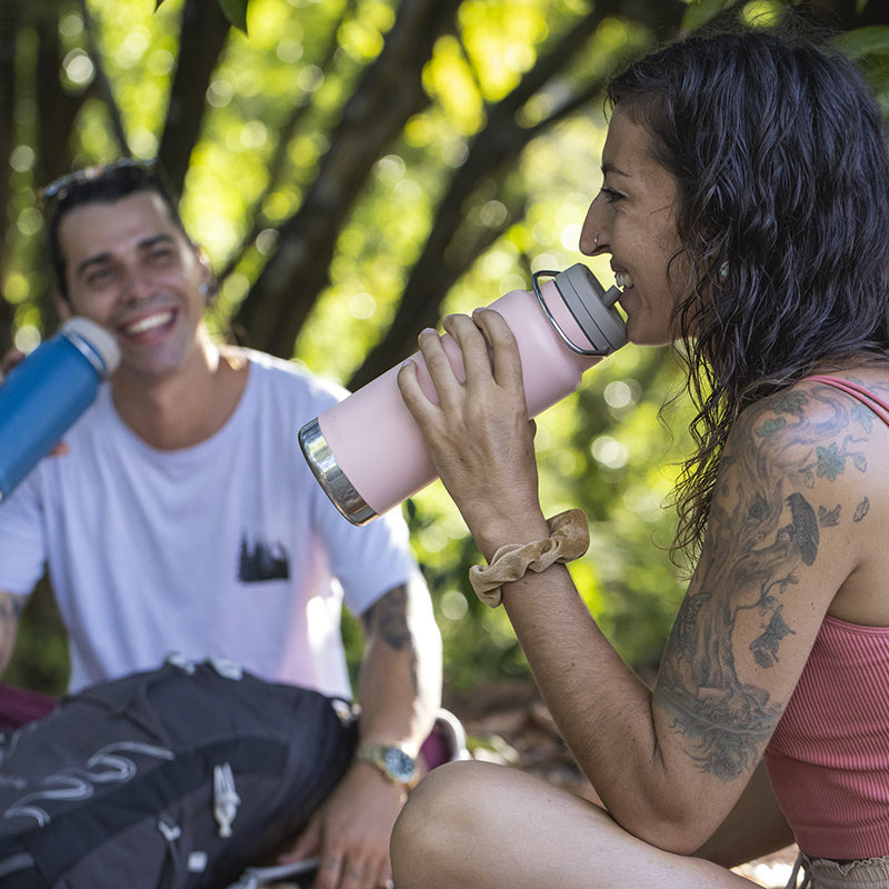 32oz-tkwide-with-twist-cap-d0 tkwide_32oz_insulated_bottle_twist_costarica_couple_drink_square.jpg